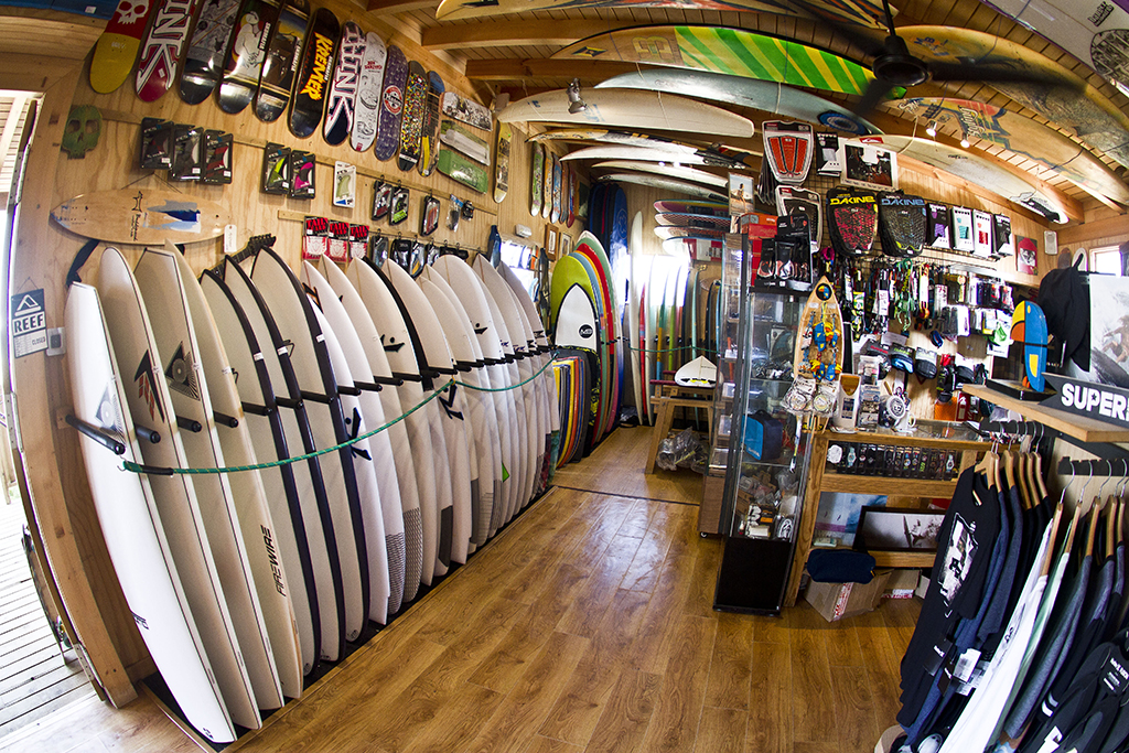 Homies Surf & Skate Shop - Zona Venta y muestra de tablas/skates