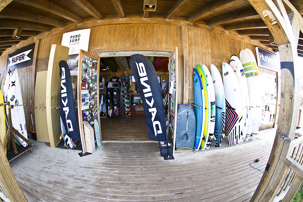 Homies Surf & Skate Shop - Zona entrada y tablas de surf